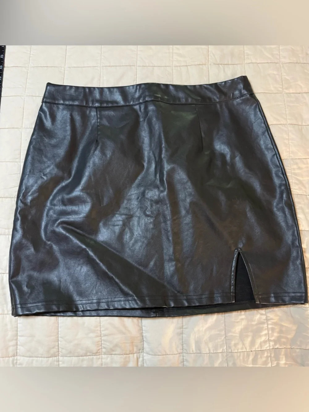Lulu's Black Faux Leather Mini Skirt with Small Front Slit‎ NWT